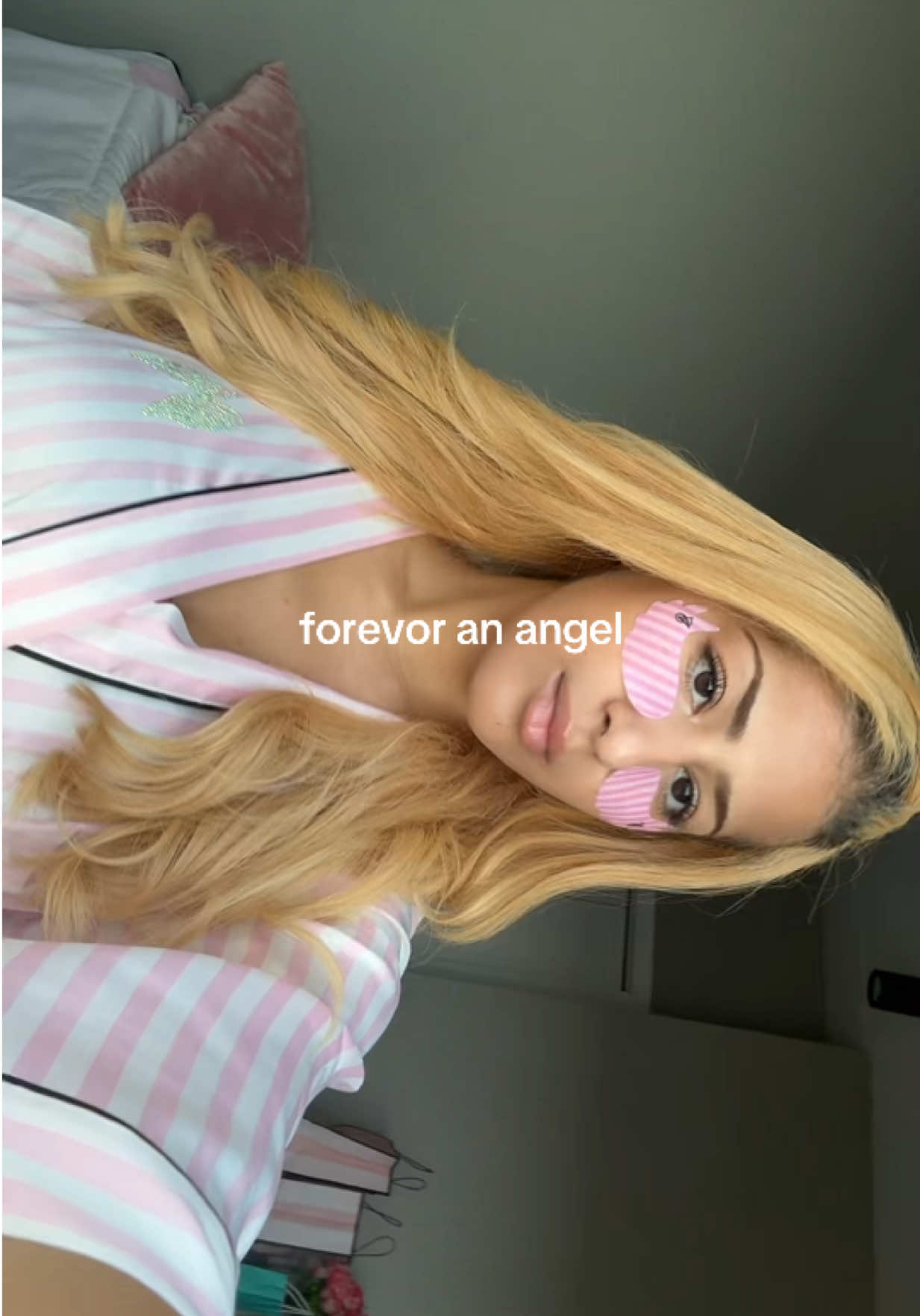 Only 8 more days until the show!!!🤍💕🪽@Victoria's Secret #victoriassecret #lanadelrey #angel #victoriassecretfashionshow #eyepatches 