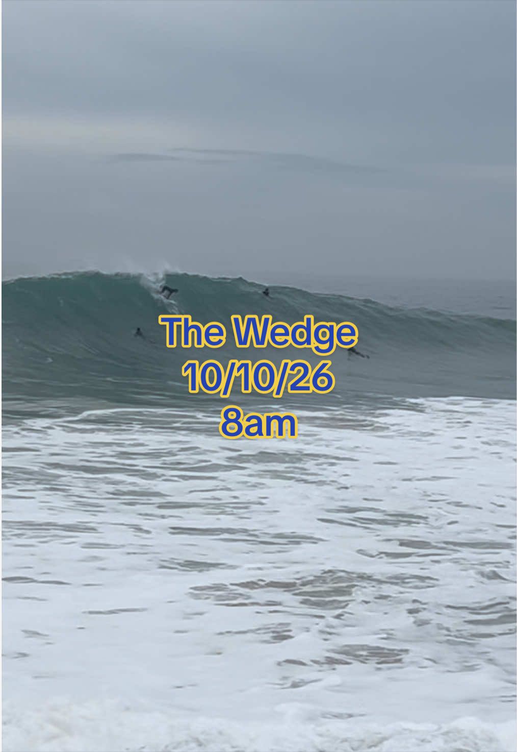 This morning at the wedge #tropicalstormrachel #newportbeach #balboapeninsula #thewedge #orangecounty 