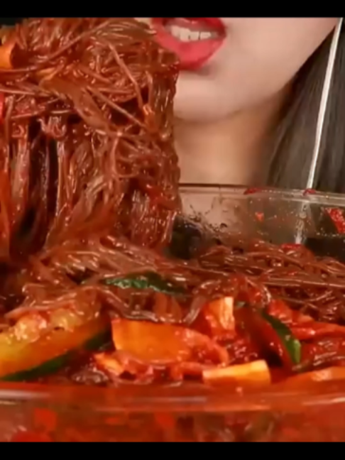 Korean Spicy Cold Noodles Mukbang. #ramen #ttokbokki #Food #cookingathometiktoktv #FoodTok #EasyRecipes #xyzbca #asmr
