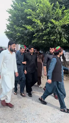 پشاور یونیورسٹی کے طلبہ سڑکوں پر #respect #ISF4StudentRights #ISF4StudentRights 