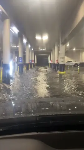 Por Linq cada vez que llueve. Desde la madrugada está así…