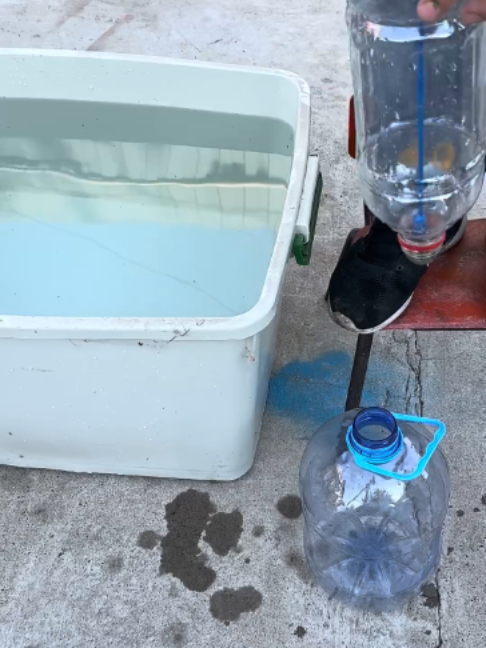 Self - made convenient and practical water - fetching tools