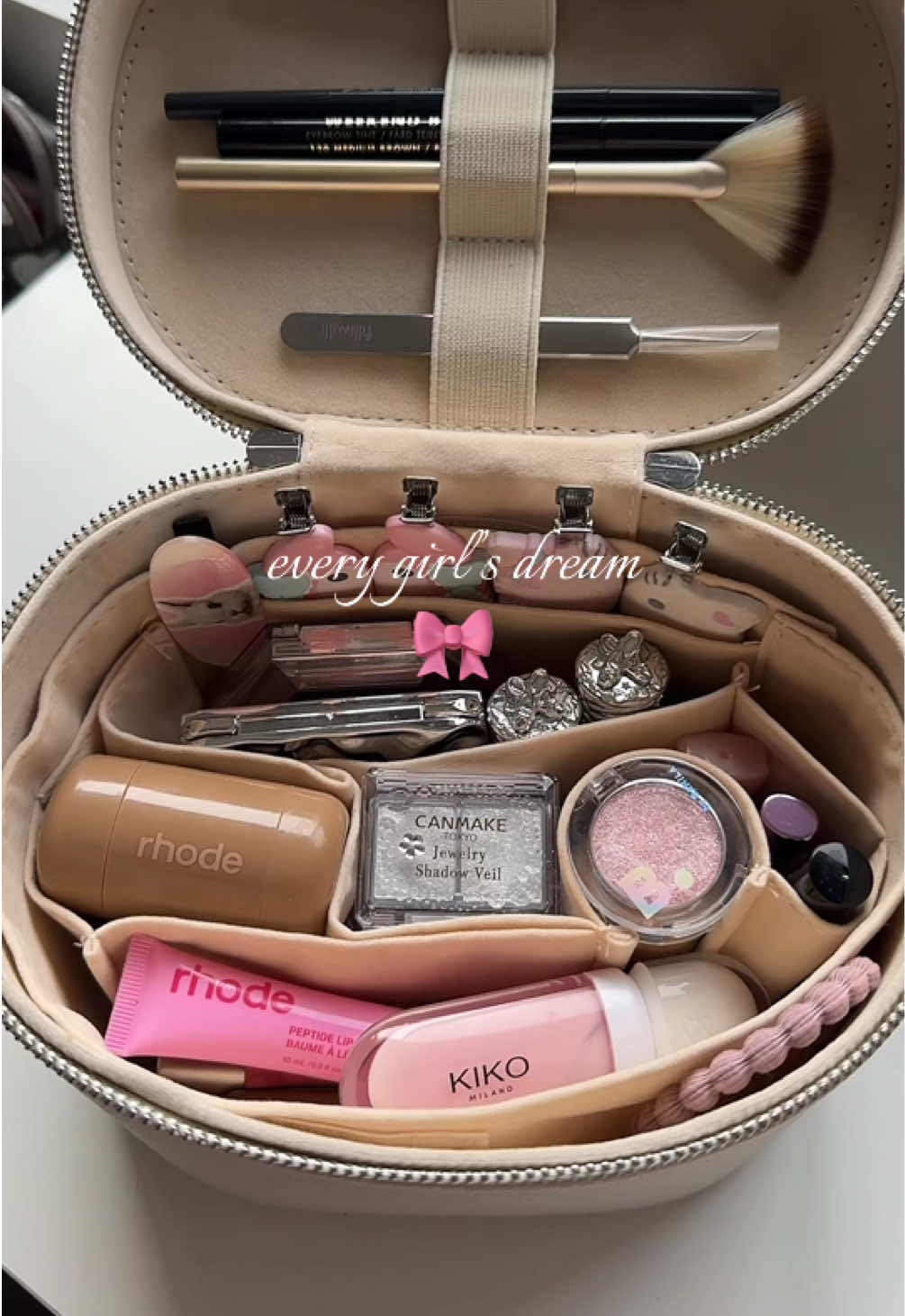 Imma keep raving about this makeup bag, it’s life changing😩 #makeupbagessentials #makeupbags #makeupbag 