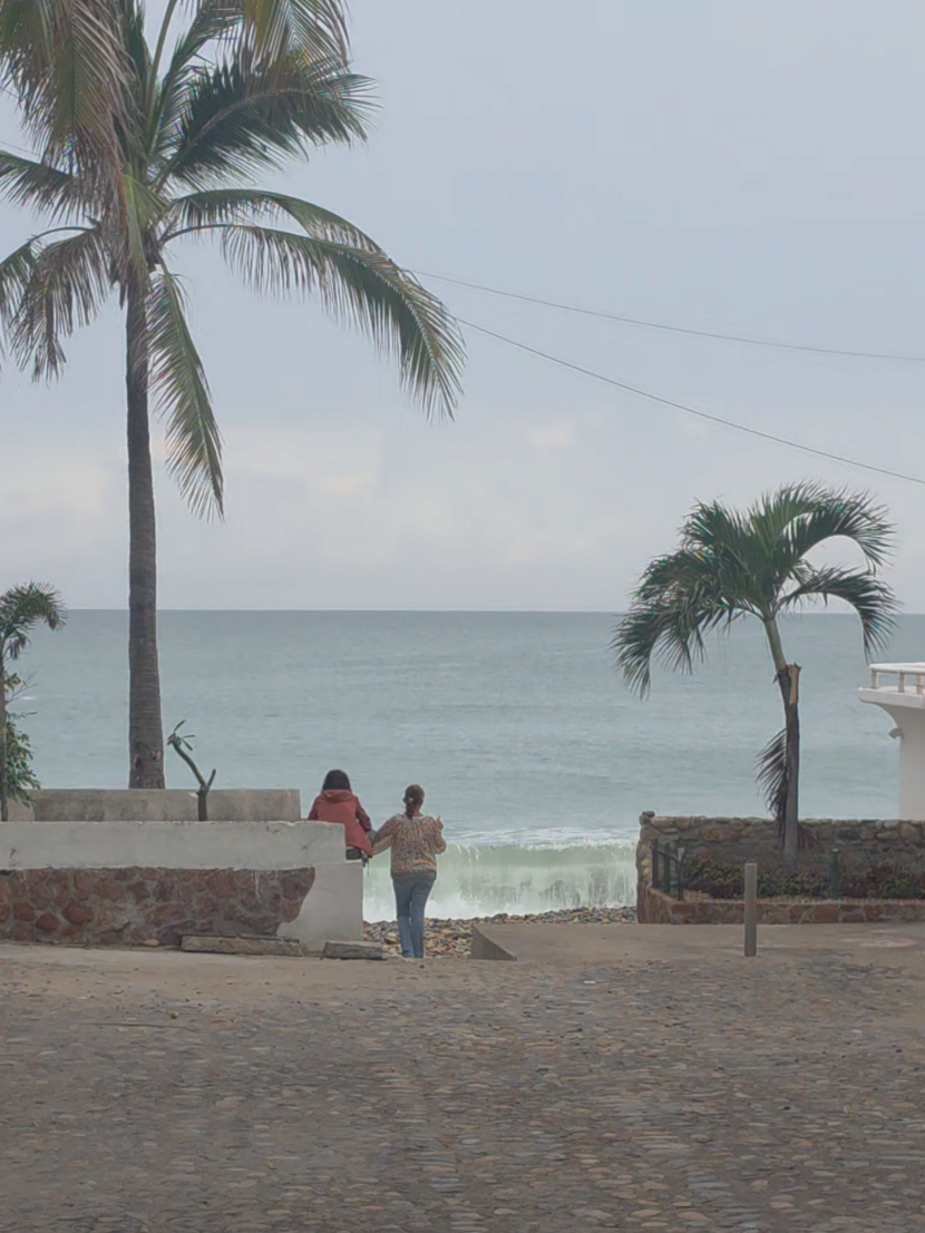 Como no se han sentido aun los efectos del Huracán Simon en Puerto Vallarta vayan a confiarse. #puertovallarta #huracansimon #puertovallartajalisco #puertovallartamexico 
