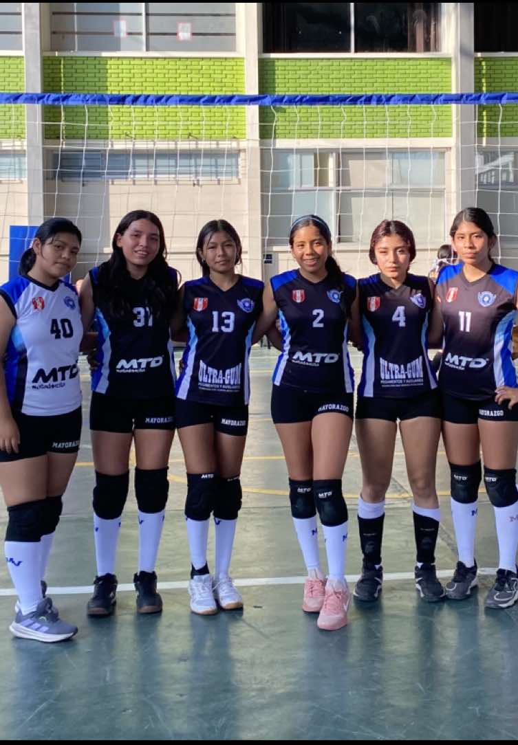 ¡𝐒𝐀𝐐𝐔𝐄 𝐏𝐔𝐍𝐓𝐎 𝐘 𝐀 𝐂𝐄𝐋𝐄𝐁𝐑𝐀𝐑!🏐💙 Salió el saque punto y cada una sabía lo que tenía que hacer JAJAJA 💙  De esos momentos que hacen que jugar en equipo sea todavía más bonito. ✨ #ClubMayorazgoVolley #SomosMayorazgo #PasiónQueNosUne #saquepunto #ate 