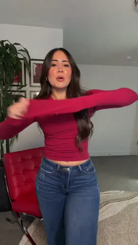 The stretchiest long sleeve possibly ever #falldealsforyou #tiktokshopcreatorpicks #japanfalloutfits 