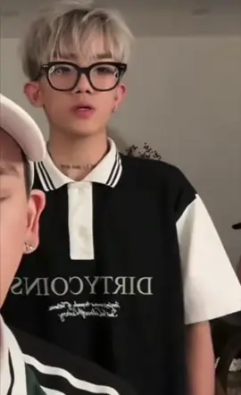 cái thời nhỏ để tóc rủ xuống + đeo kính trông như thư sinh ha 🫣🫣#CoolKid #tinhhasayhiCoolKid#xuhuongtiktok #đángyeuu💕 