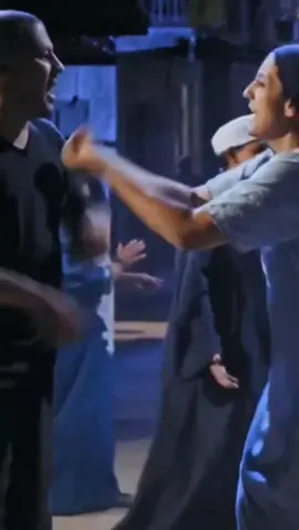 الحركتين الحمصي اللي بيعملهم وانا اصلا اللي ناهيه العلاقة #كوميدي #ضحك #تخرج #ميمز #viral 