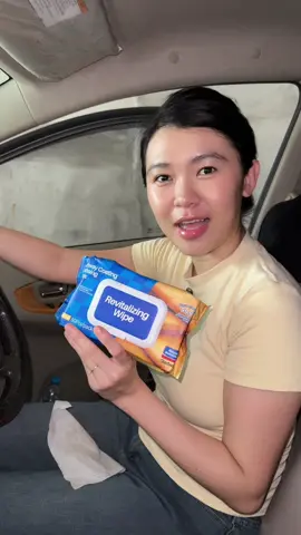 Tisu basah khusus untuk bahan kulit dan interior mobil karna ada coating lilin sawit nya 👍✨ #tisubasah #tisuinteriormobil 
