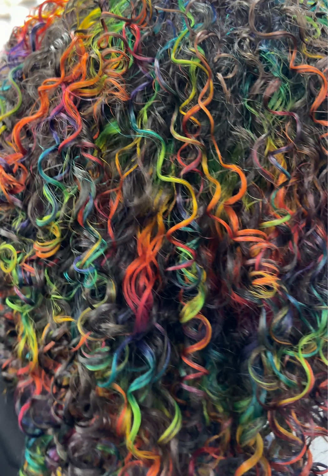 We are AI haters over here 🙋🏻‍♀️🙅🏻‍♀️ #curlyhair #rainbhowhair #prism #hairtok #art 