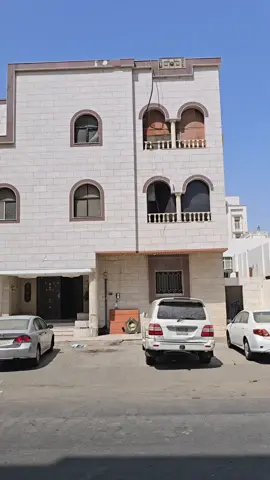 للبيع عماره بحي الصفا 4  موقع مميز بالقرب من شارع السبعين  مستحتها 600م  مكونه من 12شقه من غرفتين وثلاث غرف  دخلها السنوي 200.000  7عدادت كهرباء  عمرها 30سنه تقريبا  منطقة ادوار مكرره  مطلوب 3100,000٢ صافي 
