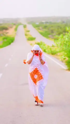 Quruxdan naga kunaxsan ban arka wad igu naxikartan ishina qurun iska saray marhore naag walbo ina cano bore isku daldalsho ido sabwan wax kashege ido horadada uween 🤣