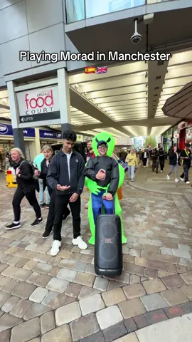 Who in the UK listens to Morad? 🤫 @Rhysey Boy with the alien 👽  #morad #pelele #manchester #speaker #spanishmusic 