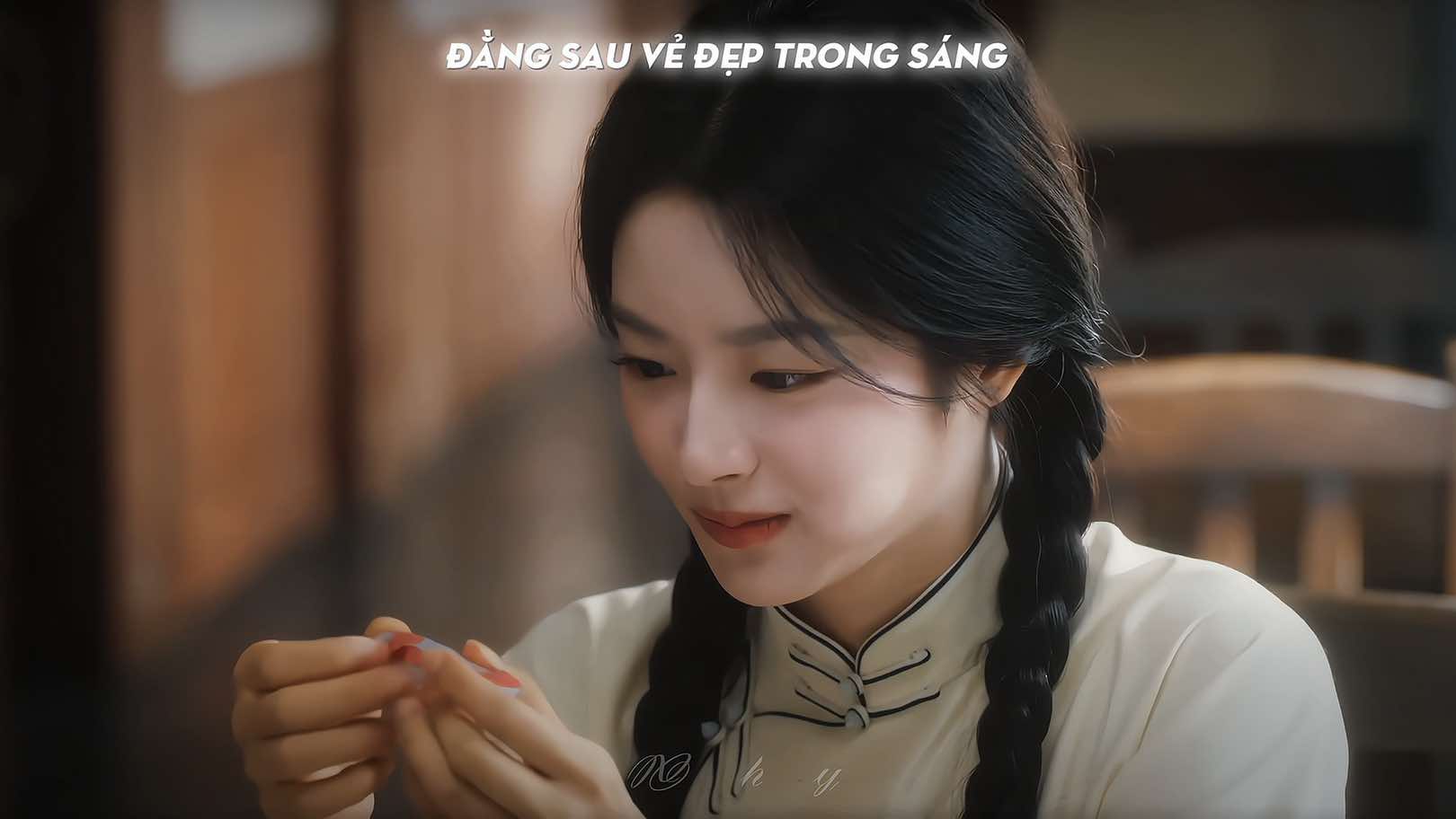 Bình Quân tựa như hoa bạch ngọc lan . Cánh hoa thanh khiết, cốt cách kiên cường; dịu dàng mà chẳng yếu mềm, thanh cao mà chẳng chịu cúi đầu! #ngocdiemthu #thualoi #tunhuocham #nhuochy🏮 #shn_angels🕊️ 