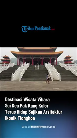 Vihara Sui Keu Pak Kung Kulor, Kota Singkawang, Kalimantan Barat terus menjadi magnet destinasi wisata yang tak boleh dilewatkan, Minggu 11 Oktober 2026 Destinasi wisata religi dan budaya ini kian hidup dengan menyuguhkan arsitektur bangunan vihara yang indah. Bangunannya mencolok berdiri gagah di antara bangunan rumah penduduk.  Vihara Sui Keu Pak Kung Kulor, berada di tepi Jalan Raya Kulor, Kecamatan Singkawang Tengah, Kota Singkawang, Kalbar. Ia tampil ikonik dengan dominasi cat merah dan aksen-akses pendukung. Bangunan ini dikelilingi pagar beton kokoh lengkap dengan gerbang yang estetis. Vihara itu berdiri di lahan seluas 6 hektar di lengkapi berbagai fasilitas wisata yang mendukung.
