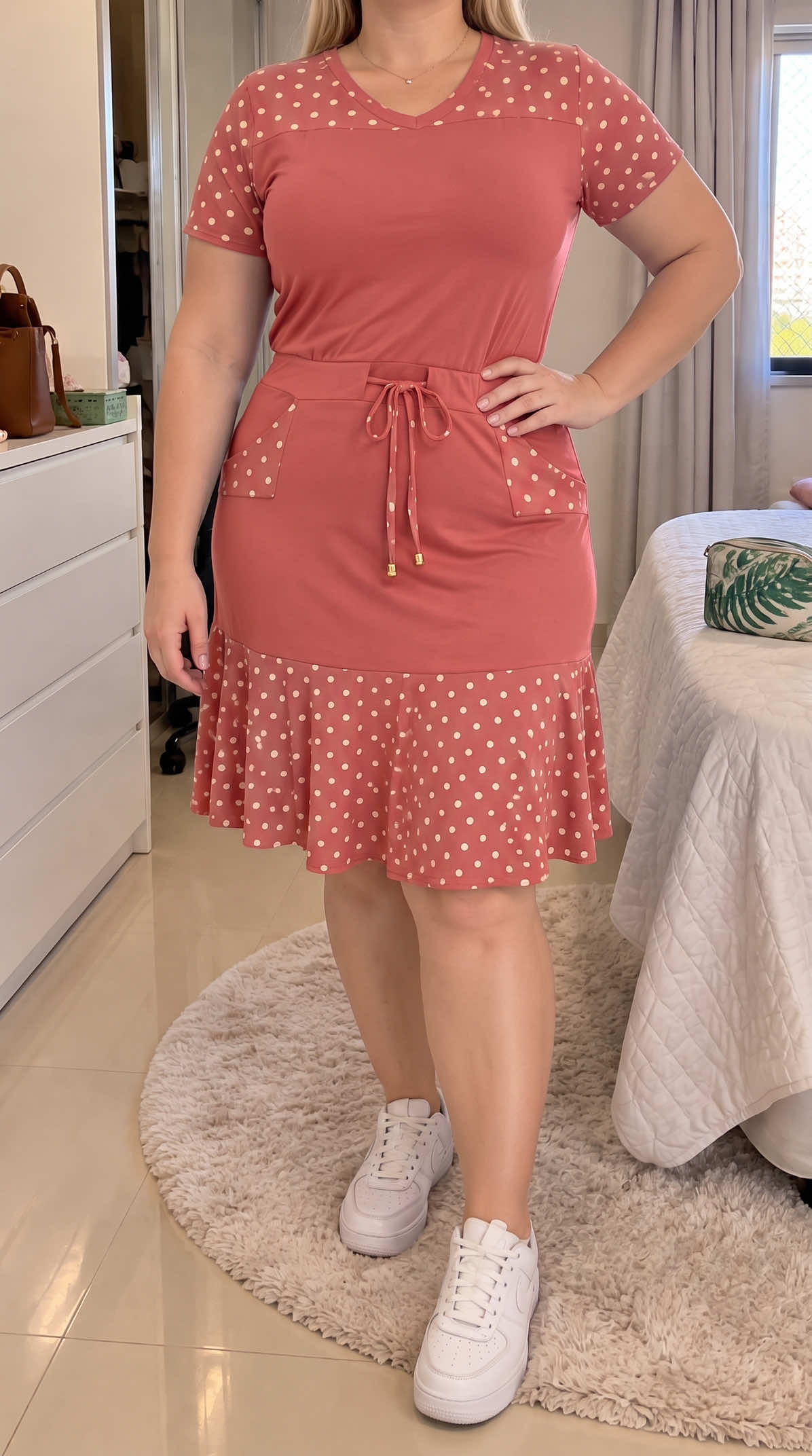 Vestido midi liso com bolinhas #modafeminina #modaplussize #vestidos #modaevangelica #moda 