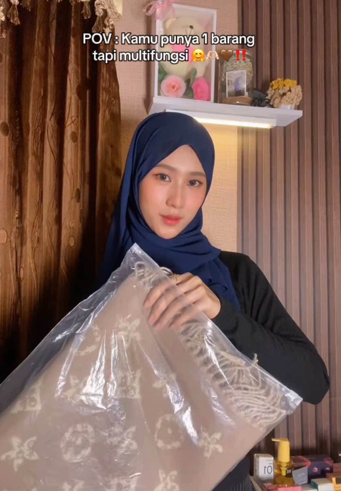 Postingan 243 || Rekomen bgt dehh syal reversible premium iniii😍 banyak pilihan warna dan multifungsi💖🥰 #syal #syalreveraiblepremium #motifmonogram 