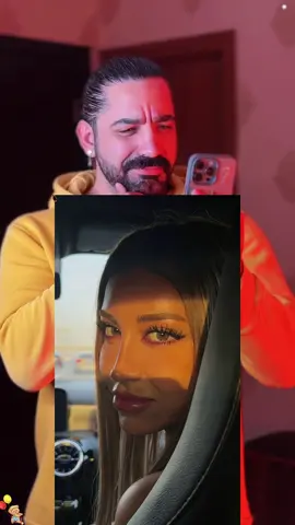 #capcut #capcutpioneer #capcutnow ✨ Ben Delirmişim Bi Sen Diye 🚗 TikTok Türkiye’de patlayan altın ışık trendi Her şeyden önce, son günlerde TikTok akışını hiç durmadan scrol ediyorsan bu trendi mutlaka görmüşsündür: araba içinde yan pencereden giren altın saat ışığının yüzü tam ikiye böldüğü, sıcak ve derin bir portre. Herkes yorumlarda “bu ışık nasıl yakalanıyor?” diye soruyor, ama işin sırrı çok basit: bu özel profesyonel çekim değil, tamamen telefonda basit düzenlemeyle yapılıyor. Üstüne herkesin ezbere bildiği “ben delirmişim bi sen diye” sözünü ekleyince tamamen viral bir hale bürünüyor. Peki tam olarak adım adım ne yapmalısın? İşte en çok viral olan versiyonla birebir aynı yapan kanıtlanmış yöntem. Öncelikle yan pencereden güneş ışığı alan bir araba içinde çekilmiş bir portre fotoğrafı seç — yüzün bir yarısı parlak diğer yarısı gölgede olması tam o atmosferi verir. Sonra düzenleme uygulamasında sıcak tonları arttır, altın sarısı renkleri vurgula, gölgeleri yumuşat ki ışık tamamen doğal görünsün. Üstüne “ben delirmişim bi sen diye” yazısını okunaklı sade bir fontla yerleştir, görüntünün havasını bozmasın. Bu trendin Türkiye’de bu kadar hızlı yayılmasının sebebi hem görsel olarak çok etkileyici olması hem de sözlerin taşıdığı o hafif melankolik hissin herkese hit etmesi. Binlerce kullanıcı kendi versiyonunu paylaştı bile, yorum bölümleri tamamen şarkı sözleri ve beğeni mesajlarıyla dolu. TikTok reel’leri, hikayeler ya da profil gönderileri için birebir ideal bir içerik.ben delirmişim bi sen diye ben delirmişim bi sen diye trend araba içinde güneş ışığı fotoğrafı altın saat ışığı efekti tiktok türkiye trend fotoğraf düzenleme tutorial melankolik portre trendi ben delirmişim şablonu güneş ışığı portresi nasıl yapılır ben delirmişim bi sen diye#yapayzeka #sunsetphototrend 