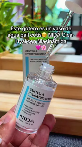 NIDA Centella CICA-HYAL Hydrating Serum, sérum facial coreano de 50 ml con centella asiática, ácido hialurónico y niacinamida. Aporta hidratación, sensación de calma y apoya la barrera de la piel con textura ligera y sin fragancia. Se usa mañana y noche sobre el rostro limpio. Tienda oficial. #TikTokCreatorPicks #DealsForYouDays #NidaCentellaCicaHyalSerum #SueroHidratanteCoreano #KBeauty Costos sujetos a disponibilidad y variaciones sin previo aviso.