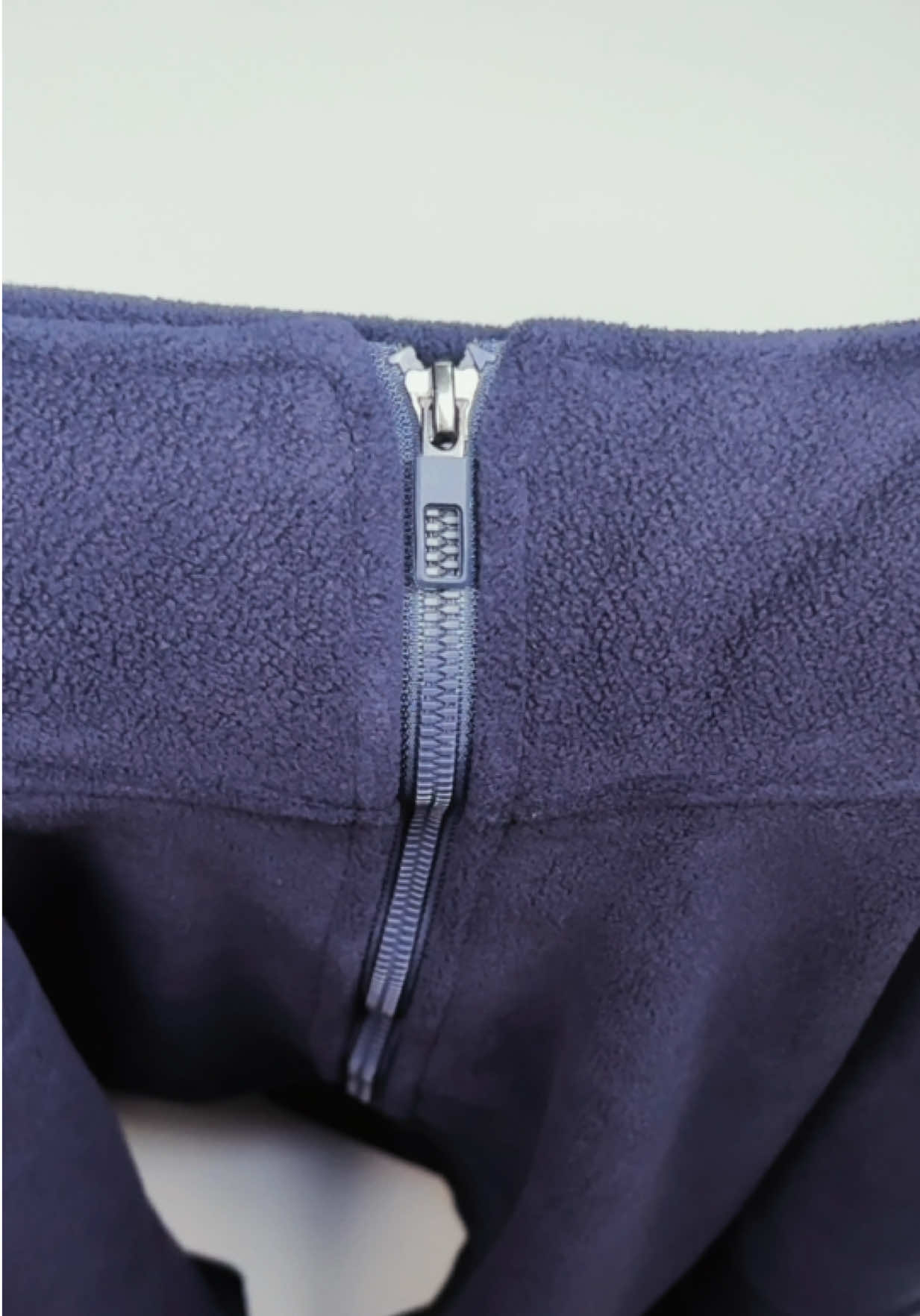 the fleece navy // zoom in // details 