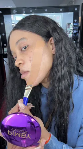 Full coverage with a smooth, soft matte finish. PIMBY Evanesce Soft Matte Cream Concealer covers the appearance of hyperpigmentation, dark spots, acne marks and tattoos. Use it as concealer or foundation, with multiple palette shades to highlight and contour. Lightweight. Waterproof. Longwear. تغطية كاملة بلمسة نهائية مطفية ناعمة مع كونسيلر PIMBY Evanesce لإخفاء مظهر التصبغات والبقع الداكنة وآثار الحبوب والتاتو. استخدميه ككونسيلر أو كريم أساس، ولتفتيح مناطق الوجه وتحديد ملامحه. خفيف على البشرة. مقاوم للماء. يدوم طويلاً. نوفر الشحن الدولي. Saudi Arabia • Kuwait • Bahrain • Oman • Dubai السعودية • الكويت • البحرين • عُمان • دبي #FullCoverageConcealer #PIMBYBeauty #مكياج_خليجي #كونسيلر #تغطية_كاملة