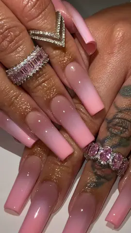 NOTHING MORE SMOOTH THAN AN AIRBRUSH MACHINE 🤩 YES I DO SIMPLE TOO 😝#dallasjnails #ombrenails 