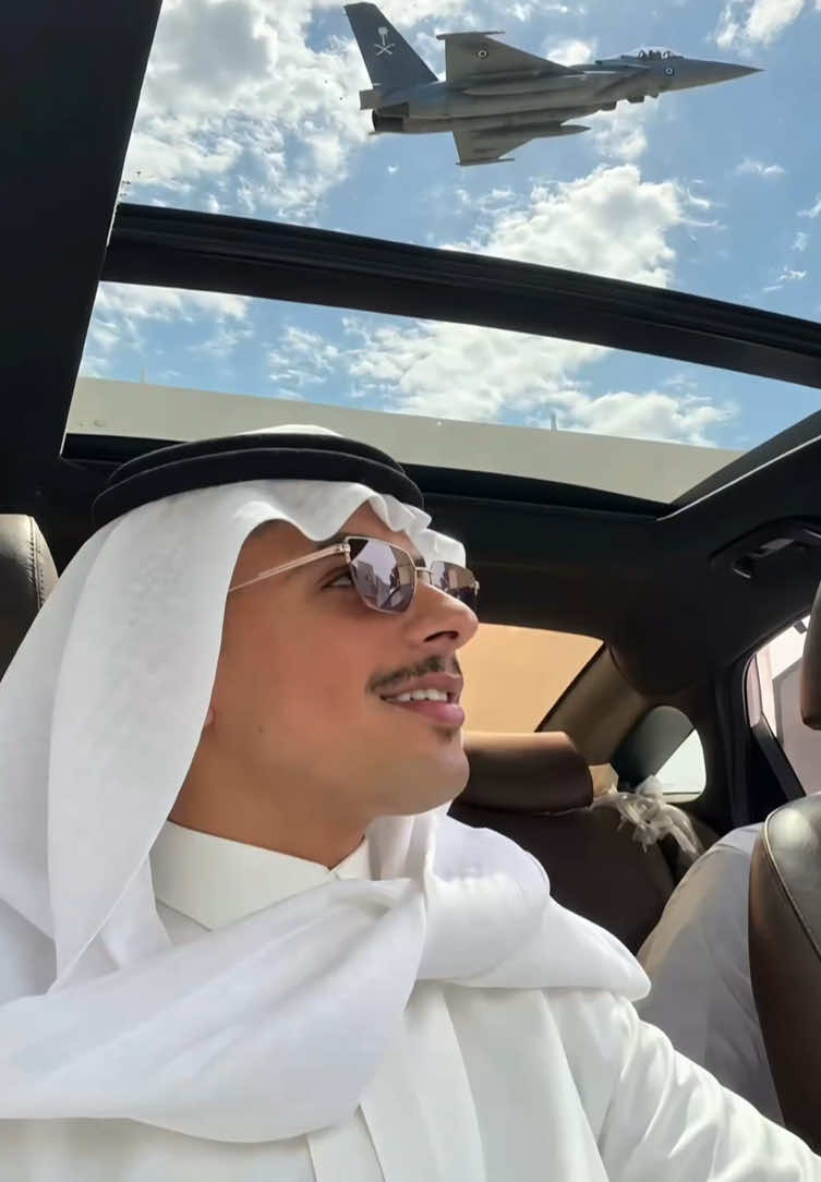 السعودية خط أحمر 🛑 لا يمكن تجاوزه، فخرنا وعزنا، كل شبر فيها مقدس. ❤️ #المملكه_العربيه_السعوديه #ksa كيف تطلعين بهذه الصورة الرهيبة والفخمة اللي تجمع بين جمالك وهيبة القوات الجوية السعودية؟ 🇸🇦🤍 بكل سهولة، تقدرين تبرز فخرك وحبك لوطنك مع هذا التصميم المميز. الصورة تظهر السيدة السعودية الجميلة وهي بداخل سيارتها، وهي تطلع على السماء من الفتحة العلوية، ومع التعديل الرائع يظهر طائرة مقاتلة من القوات الجوية الملكية السعودية فوقها مباشرة، وكأنها لحظة حقيقية تملؤها الفخر والعزة، كل ذلك باستخدام الذكاء الاصطناعي بطريقة واقعية وفنية ومميزة جداً. هذه الصورة ليست مجرد لقطة عابرة، بل هي تعبير عن الهيبة والفخر الوطني، حيث يمتزج الجمال بالأمن والقوة. النتيجة تبدو وكأنها لقطة احترافية من فيلم، تعكس حبنا لوطننا وفخرنا بقواتنا. بعد كذا، استخدمي قالب CapCut الجاهز وحولي هذه الصورة لفيديو ترند يخطف الأنظار بخطوات بسيطة، وشاركيه مع الجميع على تيك توك. الكلمات المفتاحية: صورة عزة وفخر سعودي، جمال سعودي، القوات الجوية السعودية، هيبة السعودية، فخرنا بالسعودية، الذكاء الاصطناعي في الصور، تصميم صور مميز، ترند تيك توك، CapCut، ترند، السعودية، المملكة العربية السعودية، حب الوطن. Limited-time discount for CapCut Pro, up to 90% off. #capcut #capcutpioneer #capcut102