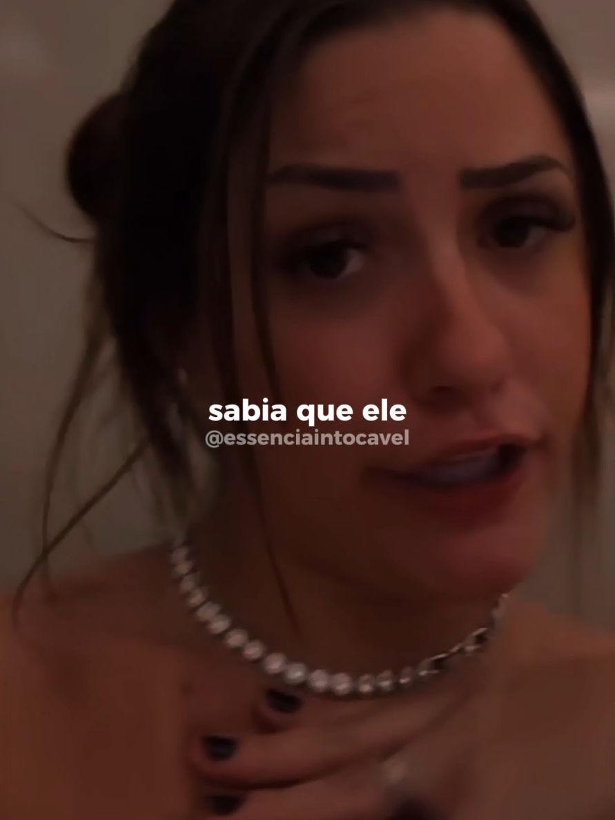 @BELLI  Nem toda falta de entendimento é inocência, assim como nem todo silêncio significa que a pessoa não percebeu o que aconteceu. Existem situações em que alguém compreende perfeitamente o que está fazendo, mas prefere agir como se não soubesse para evitar responsabilidades ou sair de uma situação desconfortável. O problema é que, quando você conhece o comportamento humano, começa a perceber que algumas atitudes se repetem: a pessoa ultrapassa seus limites, finge não entender quando é confrontada e ainda tenta fazer você parecer exagerado por se posicionar. Nessas horas, é importante ter inteligência emocional. Você não precisa entrar em todas as discussões, explicar o óbvio repetidas vezes ou gastar sua energia tentando convencer alguém que não demonstra disposição para compreender. Observe as atitudes, estabeleça seus limites e deixe que suas decisões falem por você. Mas também tenha cuidado para não confundir um erro genuíno com uma intenção ruim. Maturidade é saber diferenciar quem realmente não entendeu de quem usa a desinformação como desculpa para não assumir as próprias escolhas. Você não precisa provar que percebeu o jogo para deixar de participar dele. Às vezes, a melhor resposta é simplesmente mudar a forma como você permite que aquela pessoa tenha acesso à sua vida. Você já percebeu alguém fingindo não entender uma situação só para escapar da responsabilidade pelo que fez? #belli #belliclipfy #relacionamento 