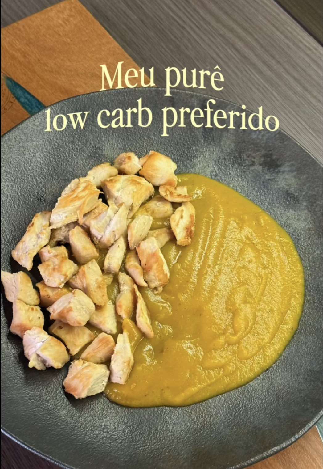Esse purê entrou na minha rotina com a busca por uma alimentação mais confortável para o intestino e com uma explicação da medicina tradicional chinesa por trás da escolha de cada ingrediente 🤍 É uma receita fácil e adaptável às suas preferências alimentares! #puredechuchu #puredeabobora 
