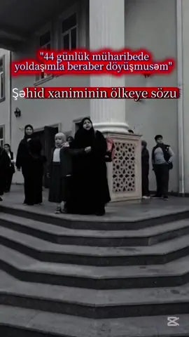 Uğuruna canini verdiyi ölkede qoyub getdiyi əmanetini mektebe daxil olmağına tehsil almağina icaze vermirlər..... Şəhidlere qoyduğunuz hörmet budu? Bu gun mehz o 3 rengli bayrağimizda səmada azad halda dalğalasin deye minlərlə igid canini verdi qarşılığı nedi? Bayrağin yaşıl rengini soldurmaq.... Bu uşağın atasi mehz o 3 rengli bayrağa cansiz bədəninə bukulu veziyyetde getirilmisdi.... 🥀 #hicabaqadağaqarşıyiq #şehideminalmemmedov  #hicabtehsilemanedeyil  #hicabaazadliq  #şəhidqizi 