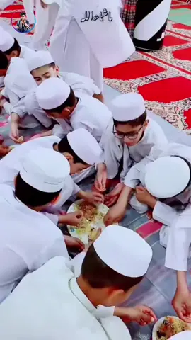 মদীনা, যা আল-মদীনা আল-মুনাওয়ারা নামেও পরিচিত, এটি সৌদি আরবের একটি শান্তিপূর্ণ ও আধ্যাত্মিকভাবে গুরুত্বপূর্ণ শহর, যা এর গভীর ইসলামিক ঐতিহ্য ও ঐতিহাসিক গুরুত্বের কারণে লক্ষ লক্ষ মানুষের হৃদয়ে বিশেষ স্থান দখল করে আছে। এটি হলো প্রিয় নবী হযরত মুহাম্মদ সাল্লাল্লাহু আলাইহি ওয়া সাল্লাম-এর মসজিদ (মসজিদে নববী) এর শহর, যা সারা বিশ্বের মানুষকে আকর্ষণ করে — যারা এই পবিত্র স্থানের প্রশান্ত পরিবেশ অনুভব করতে, পবিত্র নিদর্শনগুলো ঘুরে দেখতে এবং শত শত বছরের ইসলামি ইতিহাসের সঙ্গে আত্মিক বন্ধন গড়তে আসে। সাংস্কৃতিক ও আধ্যাত্মিক ভ্রমণের জন্য উপযুক্ত এই শহরটি ঐতিহ্য, আতিথেয়তা এবং প্রশান্তির একটি অনন্য সমন্বয় উপস্থাপন করে — যা প্রতিটি ভ্রমণকারীর মনে চিরস্থায়ী ছাপ ফেলে।#ট্রেন্ডিং সাউন্ড #foryou  #foryoupage  #trendingvideo  #followmeناهيدبهاي๖ۣۜনাহিদভাই_সাতক্ষীরা๖ۣۜناهيد بهاي_