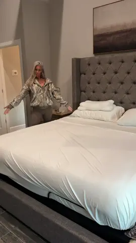 I’m so happy with every single purchase I’ve made from Mellow, and anything I’ve been gifted by mellow! #coolingsheets @Mellow Sleep #hotsleeper 