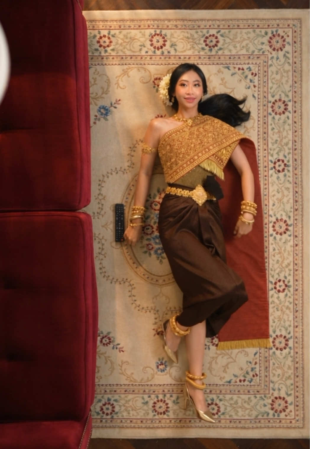 proud to be khmer 🇰🇭🙏🏼 #khmertraditionalclothes #sbaikhmer #outfittransition #cambodia #trending Khmer traditional outfits, cambodia, Khmer, Khmer culture, sbai khmer, sbai thom khmer, outfit transition, outfit inspo, ceiling fan trend, ceiling fan transition