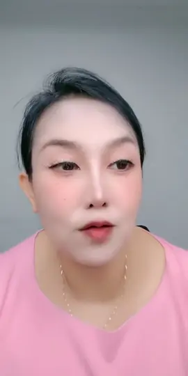 Traffic ramai ketika Ani Jhuchen Rock  live streaming bukan berarti semua orang bebas berjualan di kolom komentar saya. Apalagi kalau cuma numpang promosi jasa spiritual atau jasa lain yang tidak relevan. Percuma capek-capek mengetik, karena komentar sudah saya filter. Ujung-ujungnya kena filter dan block juga. 😏 Belum lagi yang sampai DM penonton saya untuk menawarkan jasa setelah mereka muncul di live komal saya. Percuma juga, karena kepercayaan audiens tidak dibangun dengan cara menumpang popularitas orang lain. Kalau memang punya kemampuan, bangun panggung sendiri, cari pelanggan sendiri, dan bangun reputasi sendiri. Jangan cuma pintar memanfaatkan traffic orang lain! Konsultasi spiritual wa 08118629419 #fypシ゚viral #fypシ #fyp #live #livehighlights 