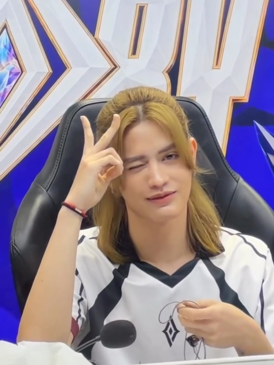ออกพรบ.ห้ามเปลี่ยนสีเปลี่ยนทรงผมได้มั๊ยวะ  #NiceATLAS #RoVxATLAS #RoVTPOPTournament