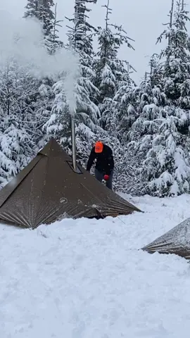Winter camping hits different when you have a titanium tent stove. After a long day in the cold, there’s nothing better than setting up camp, building a fire, and watching the snow fall outside while your tent slowly warms up. Cook a hot meal, dry your gear, and settle in for the night. Sometimes, the best adventures are the ones that take you furthest from everything. 🏕️ #wintercamping #3wstove #tentcamping 