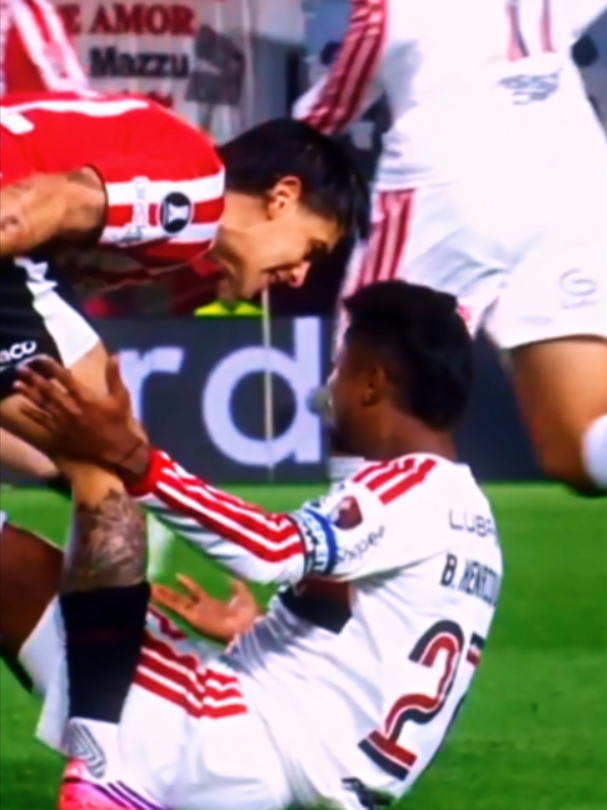 Estudiantes x Flamengo - O Estudiantes fez o que quis e a arbitragem simplesmente passou um pano gigante contra o Flamengo na Libertadores! #futebol #futebolbrasileiro #flamengo #estudiantes #libertadores