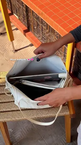 Kejra atau Ngampus jadi lebih cantik dengan Lily Bag by Hathinmuii 🍓✨#hathinmuii #tas #taswanita #totebag #tiktokviral 