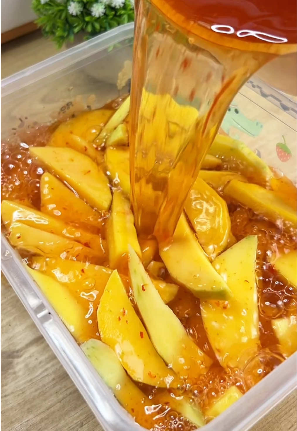 Manisan mangga 🥭 Bahan : - mangga - garam - 200 gr gula pasir - 1 liter air - perasan jeruk nipis  - 3 bh cabe merah - 3 bh rawit Caranya : 1. Potong mangga, beri sedikit garam untuk menghilangkan getah, ratakan dan diamkan 30 menit 2. Rebus air, gula, perasan jeruk nipis, dan cabe yang sudah diblender . Masak sampai mendidih dan cabe tidak bau langu, cek rasa 3. Dinginkan air rebusan gula Sampai benar2 dingin  4. Tuang ke irisan mangga yang sudah dibilas 5. Simpan di wadah tertutup  6. Masukkan kulkas selama semalaman (24 jam) SELAMAT MENCOBA 