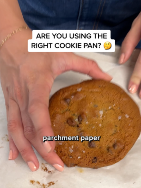 Are you using the right cookie pan?? 👀 Even the color can affect your bake! Learn more tips from @chefdaniellesepsy on her YouTube series, #BestBakeEver, at the link in our bio! 📍The Hungry Gnome in NYC