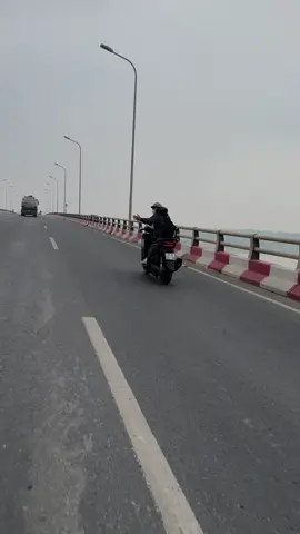 cuối cùng cũng có cảnh cả người cả xe😂😂🙏🏼#sh350i🚀 #sh350i🚀_vn #xuhuongtiktok 