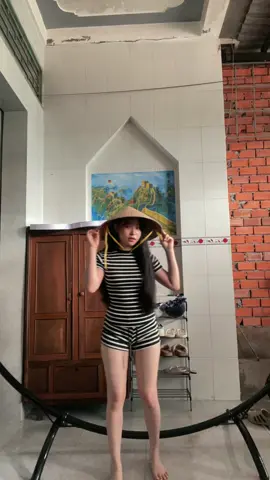 Em con gái nhà lành