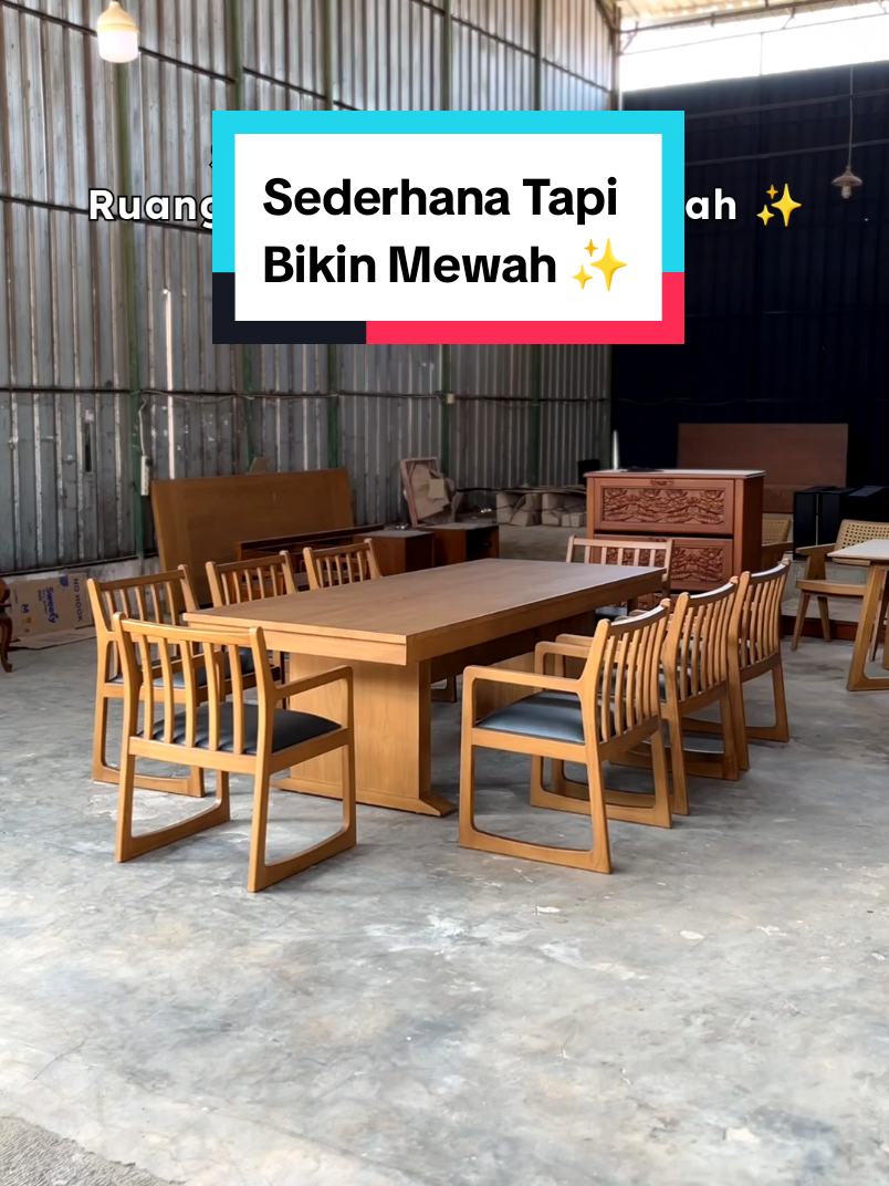 Nggak banyak ornamen, tapi mewahnya nggak main - main 😉 Set meja makan minimalis full kayu jati berkualitas, hanya ada di kang mebel 😇 konsultasi & informasi bisa melalui WhatsApp di No. 082323303666 #mejamakanminimalis #ruangmakan #homedecorinspo #setmejamakan #customfurnıture 