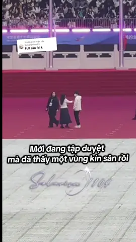 Trả lời @dungnghiem83  Sức hút của Shasha không đùa được đâu. Đọc cmt hài lắm A: mn yên tâm đi, Shasha k nhớ hết chỗ đâu🤣 C: ôi sân rộng lắm, lại lắm điểm đứng nữa, k biết bé có nhớ đường k. B: Shasha đừng lạc đường nha bé (*k bt vào sân có phải mua vé không vậy nhỉ, thấy mn đến sớm checkin nhiều lắm nè) #sunyingsha #shasha #孙颖莎 #莎莎 