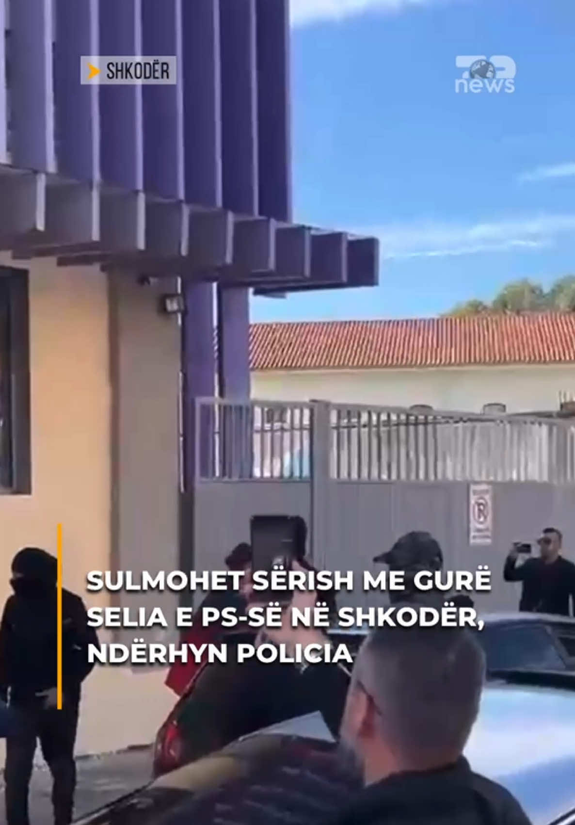 Sulmohet sërish me gurë selia e PS-së në Shkodër, ndërhyn policia #topnews #topnewslajme