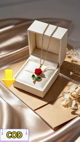 Siapa yang tidak suka kalung mawar merah yang stylish ini?🙏