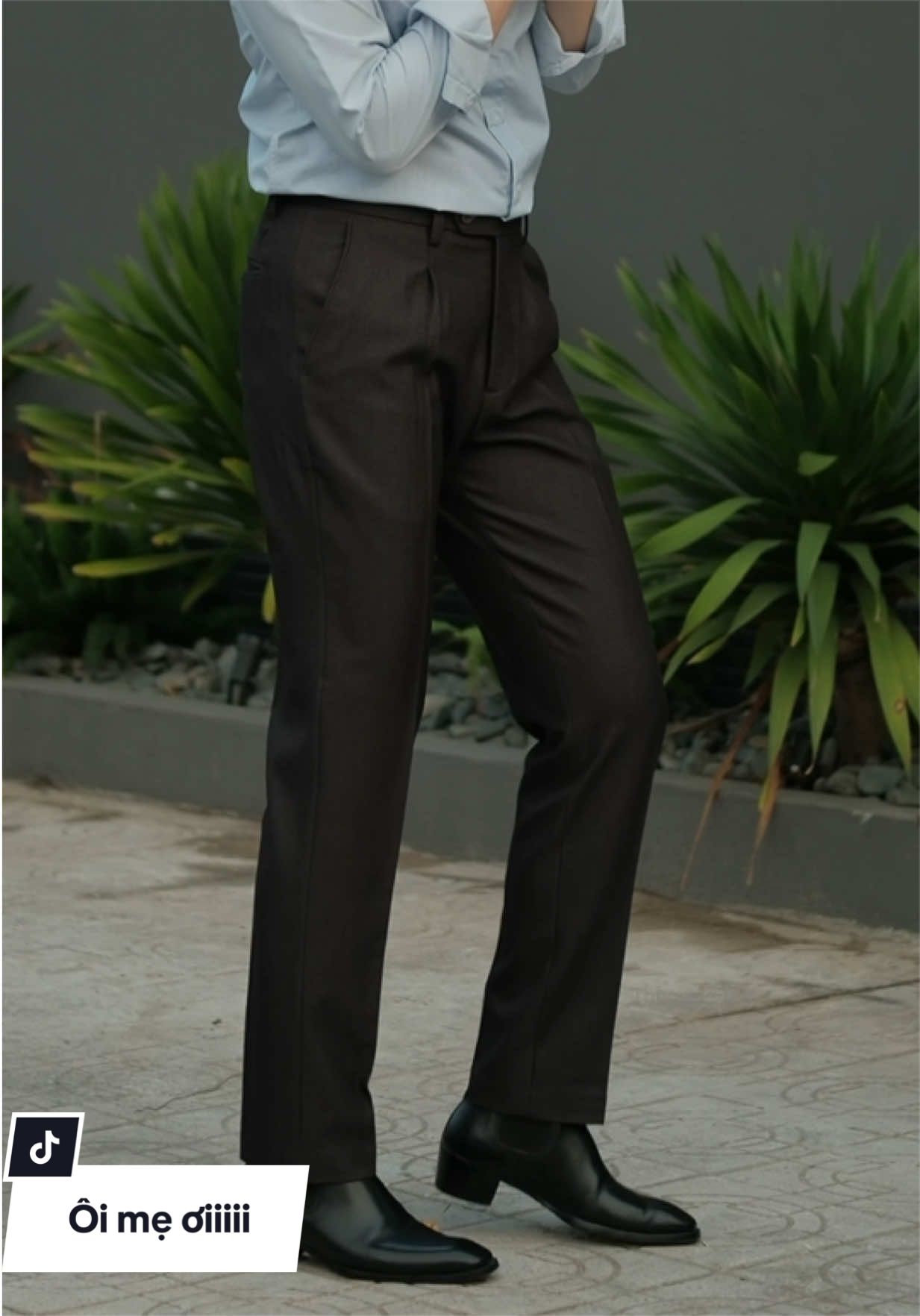 Quần không những phom dáng đẹp mà vải còn đẹp hơn nữa cơ.#phoidomuadong #outfitmuadong #thoitrangcongso #quanaodilam #quanaunamdep 