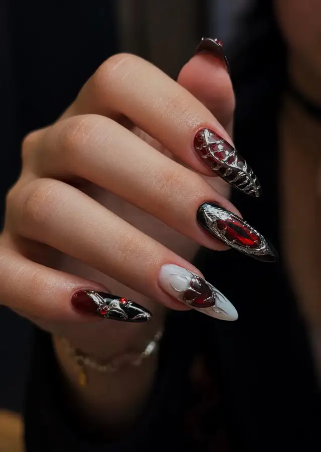 A little spooky, a little extra. 🕷️🖤 万圣节的仪式感，从指尖开始。 不管是暗黑哥特，还是甜酷可爱，总有一款适合你的 spooky mood. 🎃 Book your Halloween set with AY Beauty. 🕸️