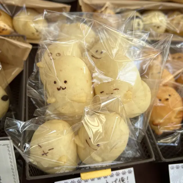 かわいい季節限定の👻おばけパンが登場！思わず笑顔になるデザイン💖売り切れ前にぜひチェックしてくださいね～！　#どうぶつパン #神戸　@kobe.marche