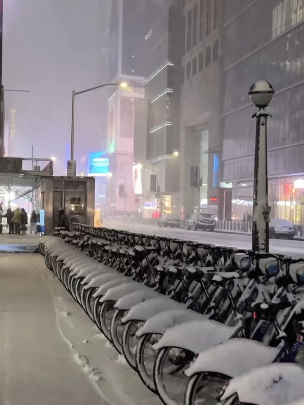 Snowy magical nights in New York City with 